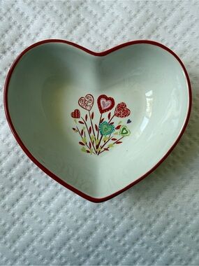 Fresh Decor Heart Flowers Heart Shaped Decorated Bowl
